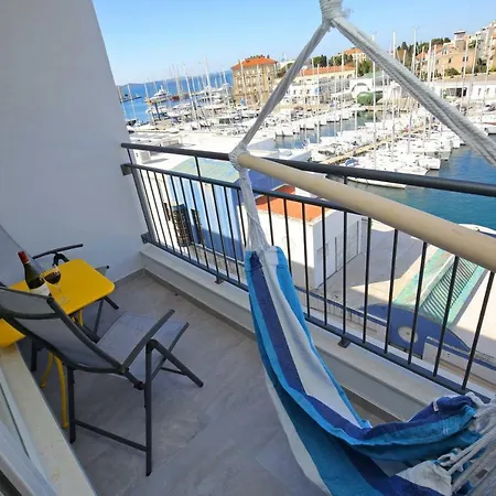 Zadractive - Perfect View But No Elevator * Ζαντάρ